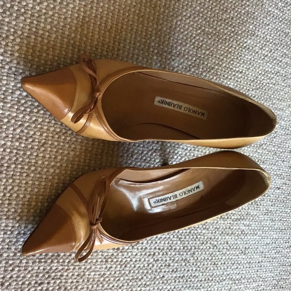 Manola Blahnik tan high heel pumps - Picture 2 of 6